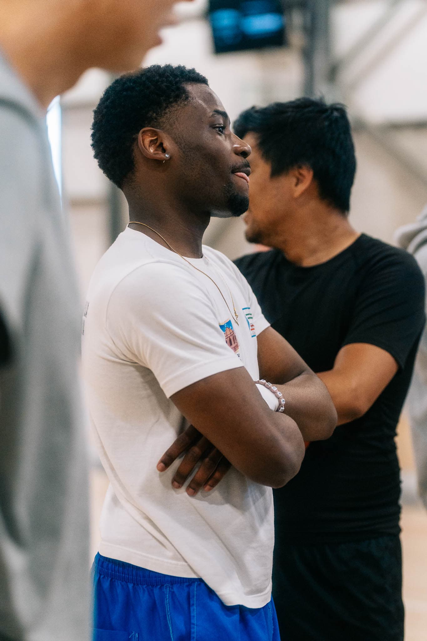 Two players talking courtside between games
